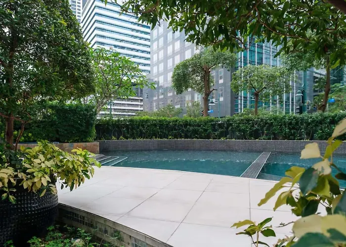 Modern Luxe Stay: 2br Escape 아파트